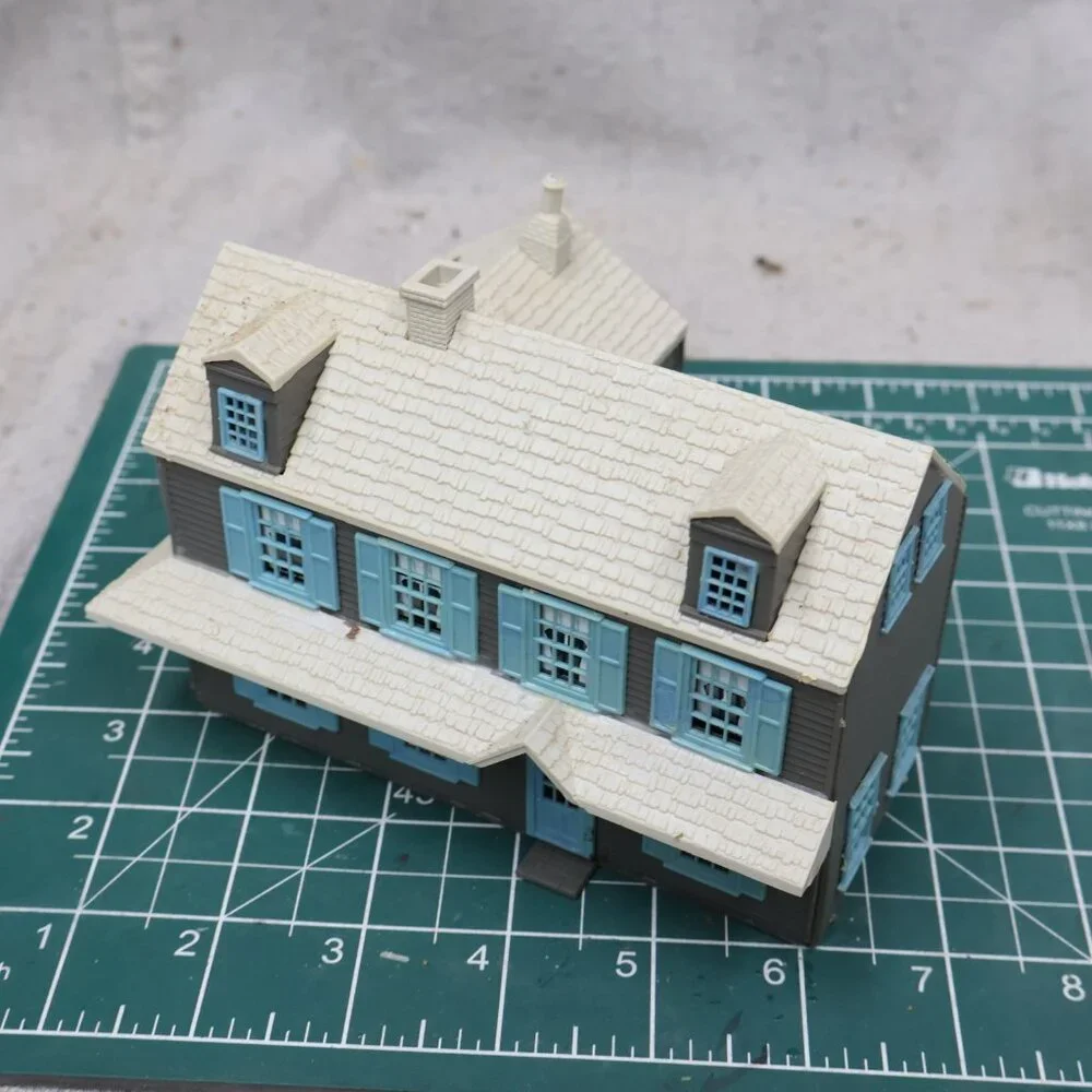 Atlas HO Scale Home Series Historic Model House Kit #602 Assembled